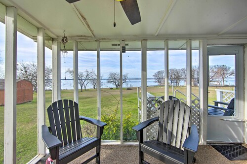 Updated & Peaceful Lakefront Cottage!