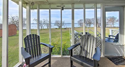 Updated & Peaceful Lakefront Cottage!