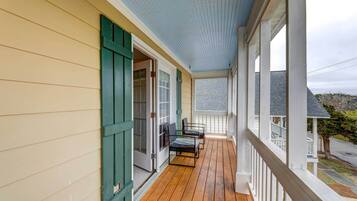 House (5 Bedrooms) | Interior