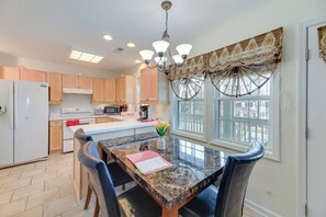 House (5 Bedrooms) | Interior