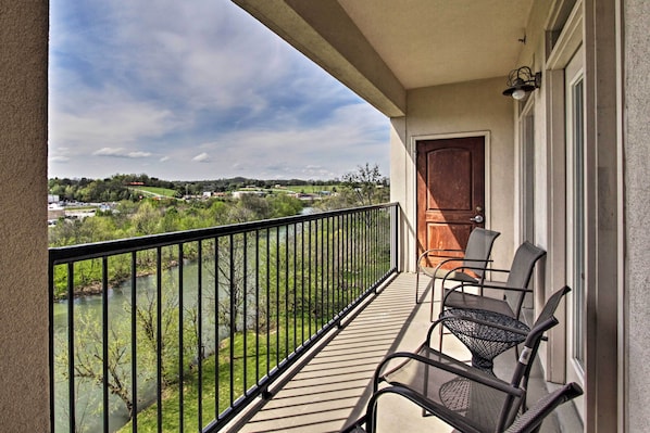 Apartment (2 Bedrooms) | Interior - Sevierville Resort Retreat ~ 2 Mi to Pigeon Forge! (Sevierville)