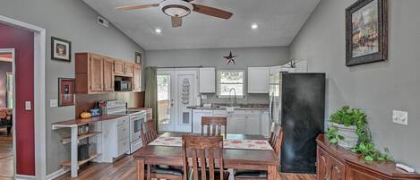 House (2 Bedrooms) | Interior