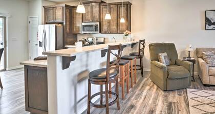Pet-friendly Retreat - 1 Block to Colorado River!