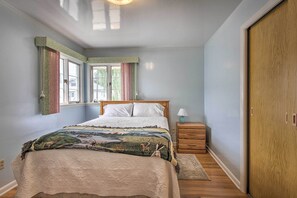 House (3 Bedrooms) | Interior - Nostalgic & Retro Anaconda Home, Walk to Town (Anaconda)