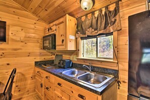 House (1 Bedroom) | Interior - Parsons Semper Fi Cabin w/ Fire Pit! (Parsons)