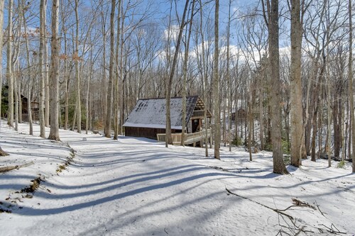 3 Mi to Cave Run Lake! Nature-centric Family Cabin