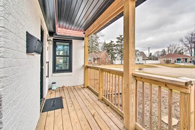 Pet-friendly Uptown Normal Home: Steps to ISU