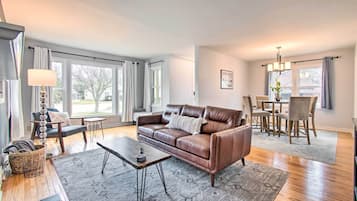 House (3 Bedrooms) | Interior