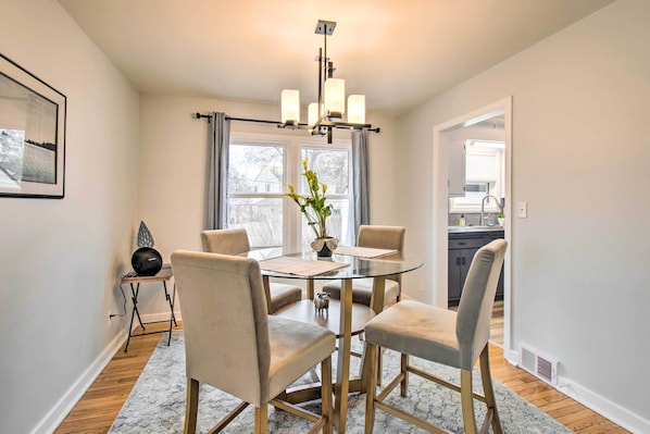 House (3 Bedrooms) | Interior