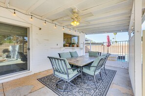 House (5 Bedrooms) | Interior - Spacious Home w/ Pool & Grill in Phoenix! (Phoenix)
