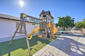 House (5 Bedrooms) | Interior - Spacious Home w/ Pool & Grill in Phoenix! (Phoenix)