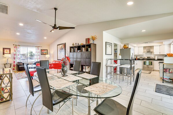 House (5 Bedrooms) | Interior - Spacious Home w/ Pool & Grill in Phoenix! (Phoenix)