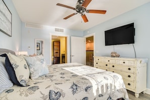 Apartment (2 Bedrooms) | Interior - Waterfront Condo w/ Water Park, Walk to the Beach! (Indian Rocks Beach)