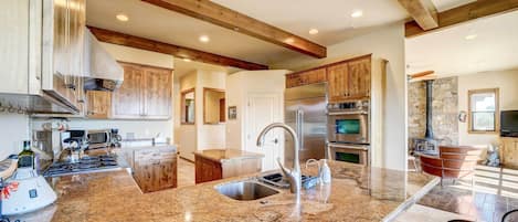 ハウス (2 Bedrooms) | 専用キッチン | 電子レンジ、オーブン、コンロ、食器洗い機