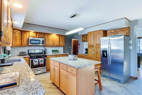 Lake Access & Private Hot Tub at Poconos Home!