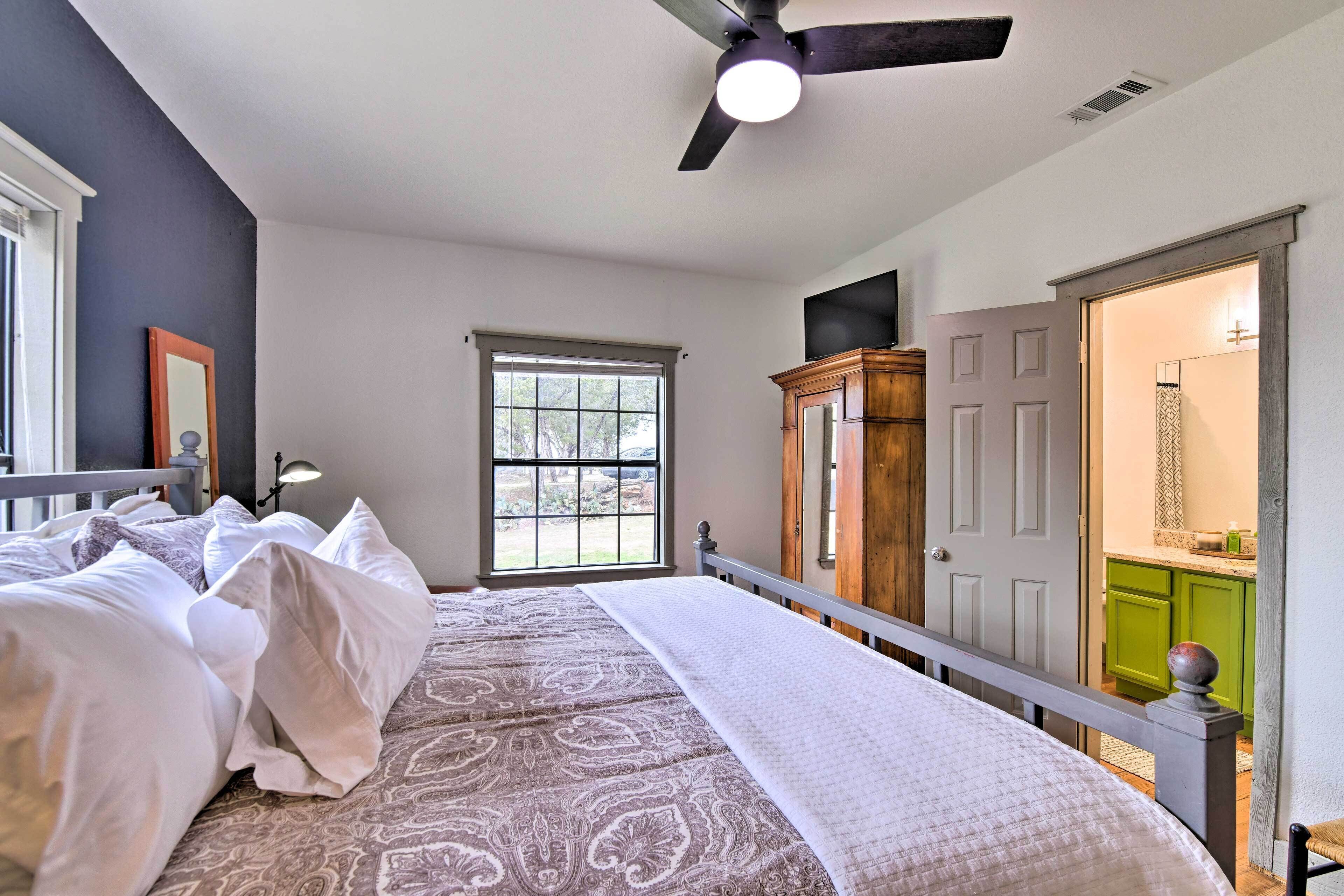 House (3 Bedrooms) | Interior