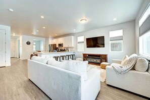 Living area - 12 Mi to Dtwn Flagstaff: Spacious Bellemont Home! (Bellemont)