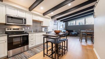 Microwave, oven, kompor, dan mesin pencuci piring