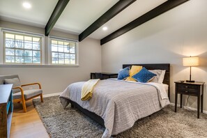 3 bedrooms, iron/ironing board, bed sheets