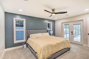 2 bedrooms, bed sheets - Pet-friendly St Petersburg Home w/ Fire Pit! (St. Petersburg)