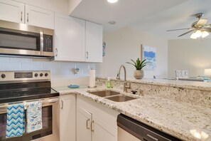 Interior - Walk to Bradenton Beach: Gulf-view Home w/ Lanai (Bradenton Beach)