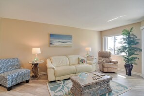 Interior - Walk to Bradenton Beach: Gulf-view Home w/ Lanai (Bradenton Beach)