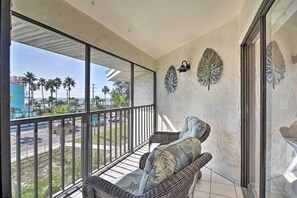 Interior - Walk to Bradenton Beach: Gulf-view Home w/ Lanai (Bradenton Beach)