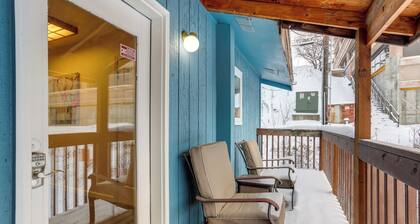Waterfront Apt, Walk to Town & Coastal Trail!