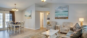 Screened-in Lanai + Yard: Port Charlotte Retreat