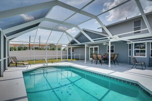 Interior - Screened-in Lanai + Yard: Port Charlotte Retreat (Port Charlotte)