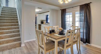Screened-in Lanai + Yard: Port Charlotte Retreat