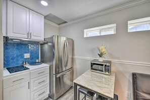 Apartment (0 Bedroom) | Interior - Cute Central Placerville Studio: Pet Friendly (Placerville)