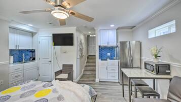 Apartment (0 Bedroom) | Interior