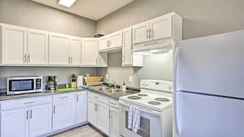 Microwave, oven, stovetop, cookware/dishes/utensils