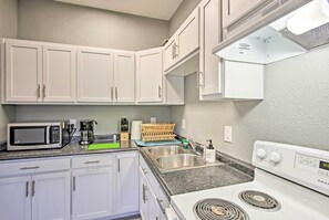 Microwave, oven, stovetop, cookware/dishes/utensils