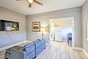 Living area - Restored Enid Apt ~ 1 Mile to Historic Downtown! (Enid)