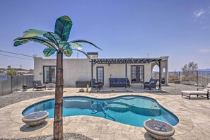 Outdoor pool - Serene Havasu Oasis: Newly Remodeled w/ Views (Lake Havasu City)