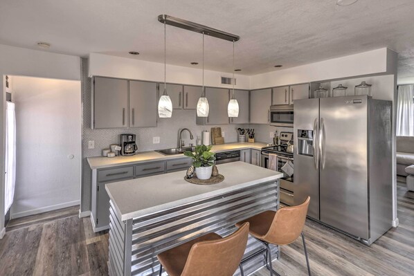 Private kitchen - Serene Havasu Oasis: Newly Remodeled w/ Views (Lake Havasu City)