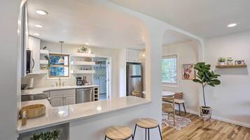 House (2 Bedrooms) | Private kitchen | Microwave, oven, stovetop, dishwasher