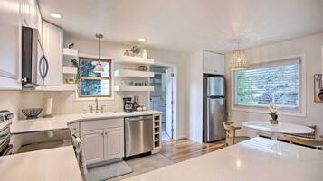 House (2 Bedrooms) | Private kitchen | Microwave, oven, stovetop, dishwasher