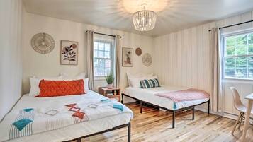 House (2 Bedrooms) | 2 bedrooms, laptop workspace, iron/ironing board, free cribs/infant beds