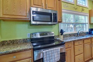 House (2 Bedrooms) | Interior - St Petersburg Vacation Home 6 Mi to St Pete Beach! (St. Petersburg)