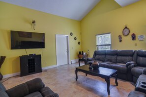 House (2 Bedrooms) | Interior - St Petersburg Vacation Home 6 Mi to St Pete Beach! (St. Petersburg)