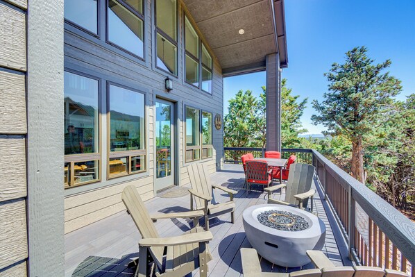 House (2 Bedrooms) | Interior - Hot Tub + Deck: Mtn-view Pine Getaway! (Pine)