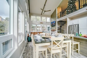 House (2 Bedrooms) | Interior - Hot Tub + Deck: Mtn-view Pine Getaway! (Pine)