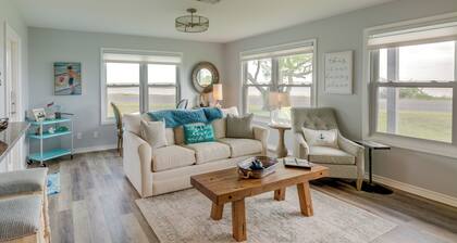 Rockport Condo ~ 6 Mi to Rockport Beach Park!
