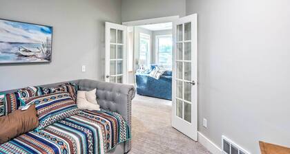 Waterfront Mound Retreat w/ Dock & Lake Access!
