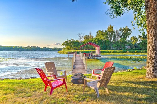 Waterfront Mound Retreat w/ Dock & Lake Access!