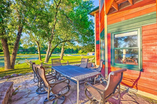 Waterfront Mound Retreat w/ Dock & Lake Access!