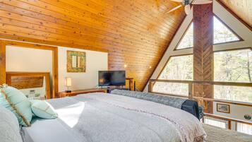 Apartment (0 Bedroom) | Laptop workspace, bed sheets